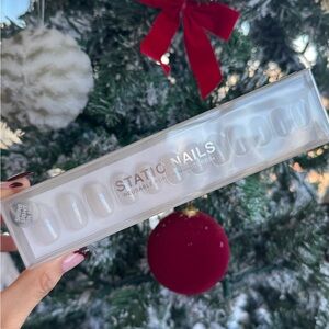 STATIC NAILS Reusable Pop On Manicures